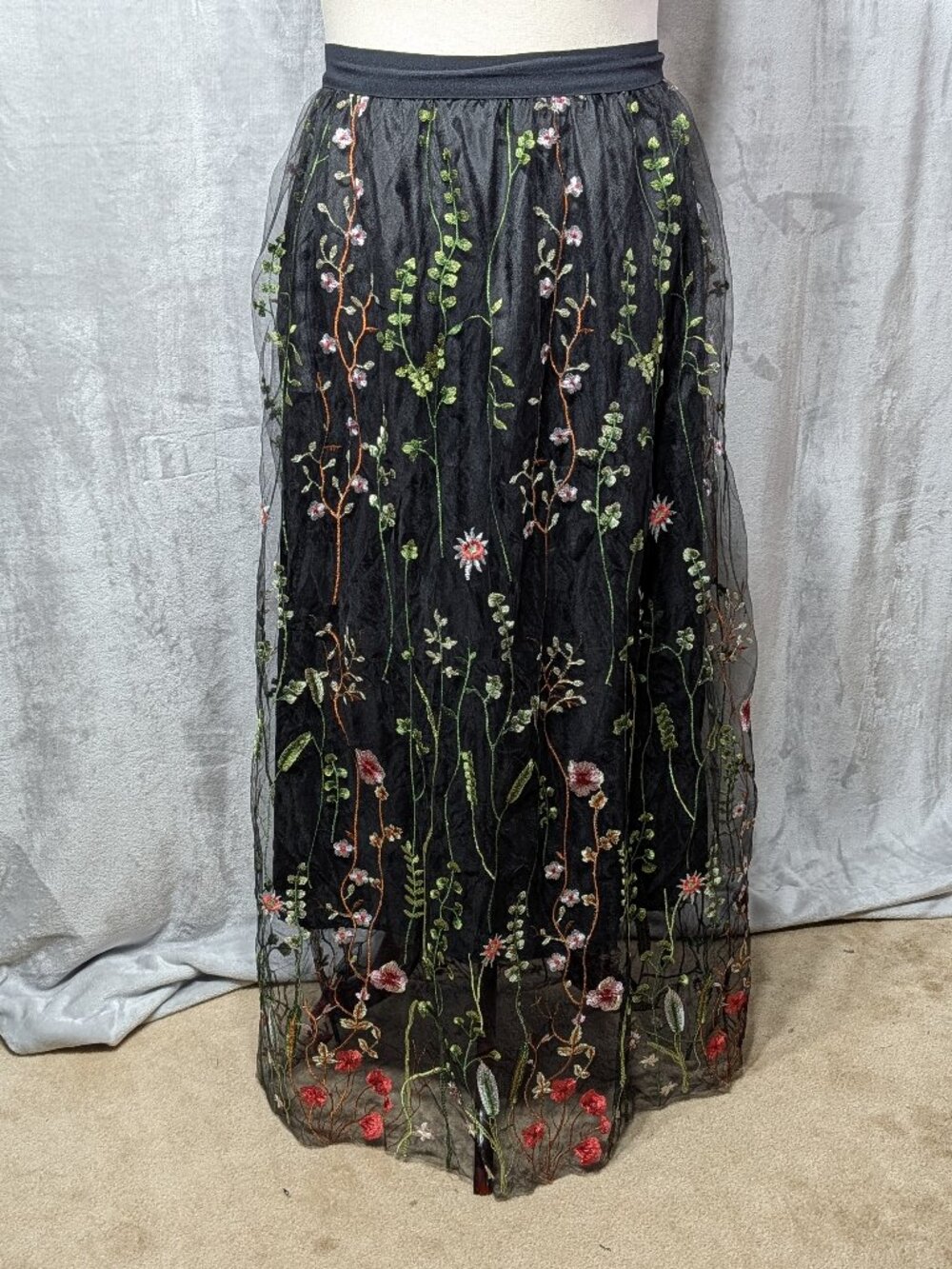 Chicwish (XXL) Black Floral Embroidered Skirt